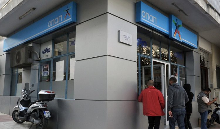 Συγκινητική ανταπόκριση του κόσμου στα ευχοστολίδια του ΟΠΑΠ