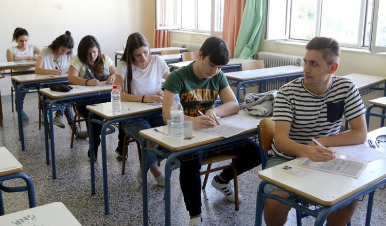 Πανελλήνιες 2015: Τα θέματα στα Αρχαία και τα Μαθηματικά Κατεύθυνσης