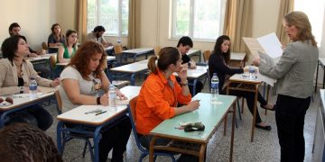 Πανελλήνιες 2015: Σε ποια μαθήματα διαγωνίζονται αύριο οι υποψήφιοι