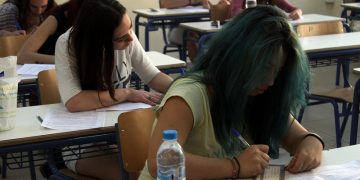 Πανελλήνιες 2015: Σε ποια μαθήματα διαγωνίζονται σήμερα οι υποψήφιοι