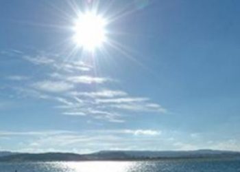 Ζεστός ο καιρός το Σάββατο, χωρίς να αποκλείονται οι βροχές