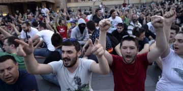 Μεγάλη αντικυβερνητική διαδήλωση στα Σκόπια