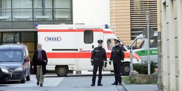 Ήθελε να ποζάρει κρατώντας πιστόλι στον κρόταφο και χαροπαλεύει