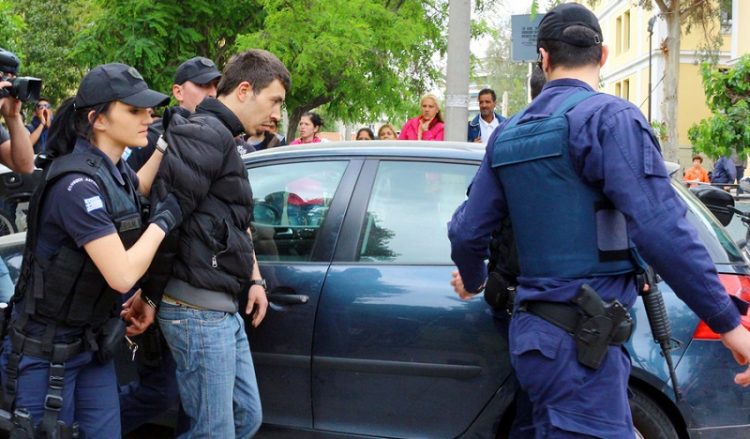 Άλλαξε την απολογία του ο πατέρας της Άννυς και νέα σενάρια για την τύχη της μικρής