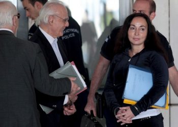 Πολιτικό πρόσωπο «έδωσε» για τις μίζες η Βίκυ Σταμάτη