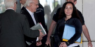 Πολιτικό πρόσωπο «έδωσε» για τις μίζες η Βίκυ Σταμάτη