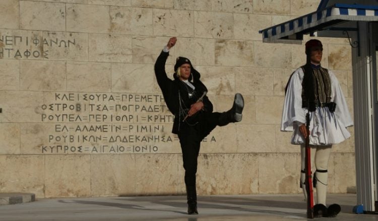 Πότε θα γίνει η αλλαγή της φρουράς στο Σύνταγμα με Πόντιους Εύζωνες