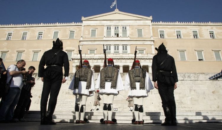 45 βουλευτές με επιστολή στον Τσίπρα ζητούν την παραίτηση Φίλη