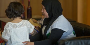 Στην αγκαλιά της μητέρας της μετά από έξι μήνες η 4χρονη Τάλα