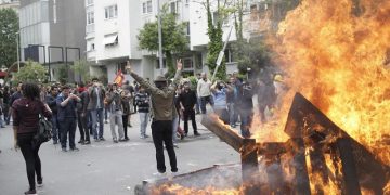 Τουρκία: Επεισόδια και συλλήψεις στην πλατεία Ταξίμ (φωτο-βίντεο)