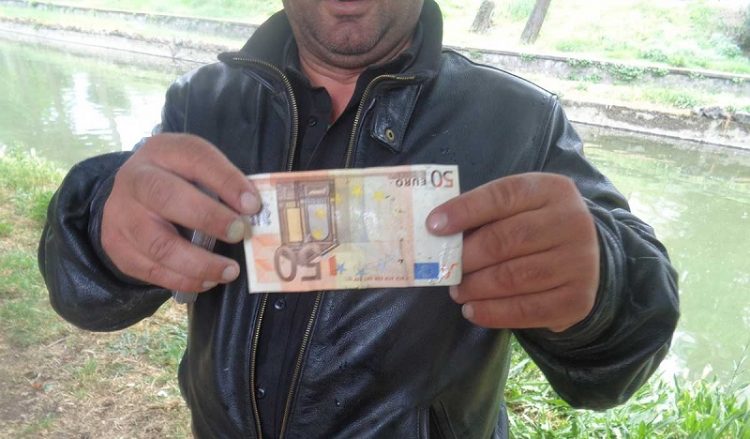 Τρίκαλα: Ποτάμι πλημμύρισε με ευρώ (βίντεο)!