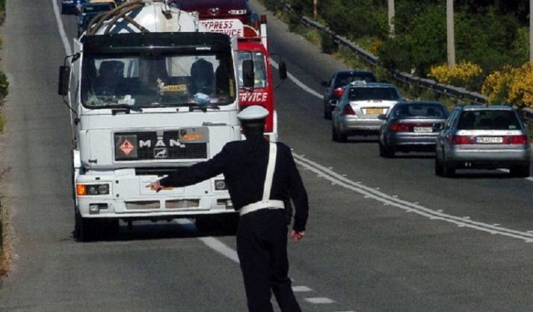 Αυτόφωρο για όσους οδηγούν επικίνδυνα στον Περιφερειακό της Θεσσαλονίκης 3