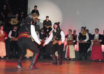 Εντυπωσιακή παρθενική εμφάνιση του Συλλόγου Ποντίων Χίου σε φεστιβάλ (φωτο, βίντεο)