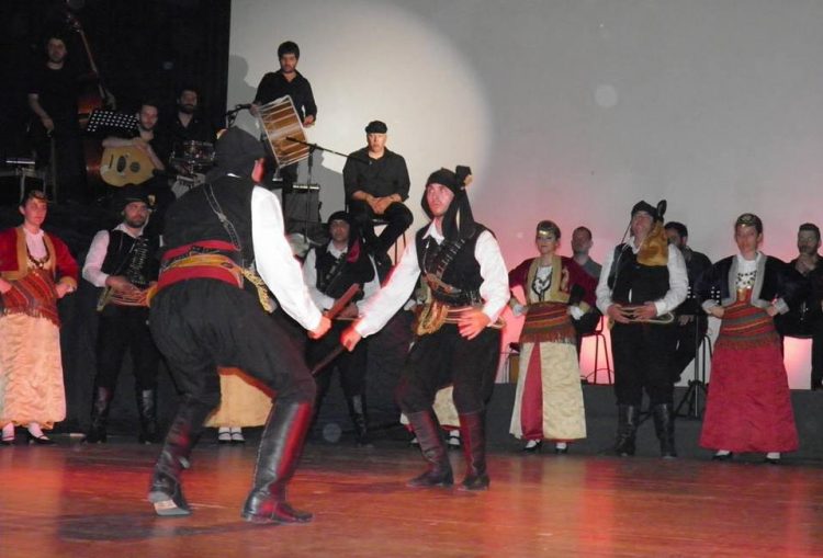 Εντυπωσιακή παρθενική εμφάνιση του Συλλόγου Ποντίων Χίου σε φεστιβάλ (φωτο, βίντεο)