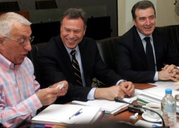 Χρυσοχοΐδης-Σγουρός διαψεύδουν τα σενάρια προσχώρησής τους στη ΝΔ
