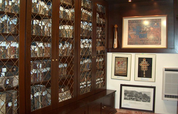 Η Εύξεινος Λέσχη Χαρίεσσας στη βιβλιοθήκη της Αργυρούπολης