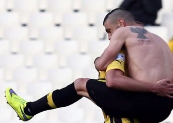 Το ποντιακό τατουάζ του Χρήστου Αραβίδη που έκλεψε τα φλας (φωτο-βίντεο)