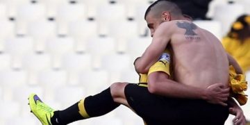Το ποντιακό τατουάζ του Χρήστου Αραβίδη που έκλεψε τα φλας (φωτο-βίντεο)