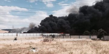 Σύλληψη για την πυρκαγιά που ακόμα καίει στον Ασπρόπυργο