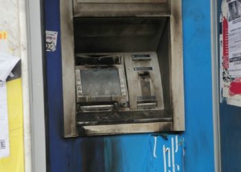 Μπαράζ εμπρησμών σε ΑΤΜ το βράδυ