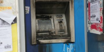 Μπαράζ εμπρησμών σε ΑΤΜ το βράδυ