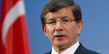 Ο Νταβούτογλου ζήτησε «υπηκοότητα» για 26.500 εποίκους στο ψευδοκράτος