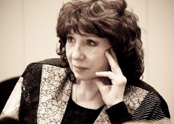 Елена Камбурова: день рождения певицы и актрисы греческого происхождения
