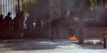 Επεισόδια από αντιεξουσιαστές γύρω από το Πολυτεχνείο