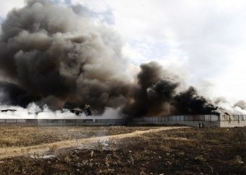 Στον εισαγγελέα ο 34χρονος υπεύθυνος του εργοστασίου που κάηκε στον Ασπρόπυργο