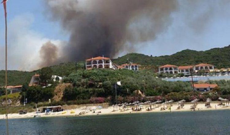 Φωτιά σε εξέλιξη στην Χαλκιδική