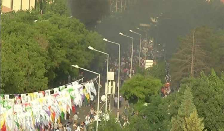 Τουρκία: Έκρηξη με θύματα σε προεκλογική συγκέντρωση του HDP (βίντεο)
