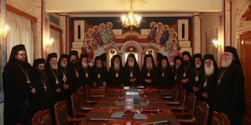 Οργισμένη ανακοίνωση της Ιεράς Συνόδου για την πανδημία και τη Θεία Κοινωνία