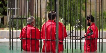 Φρικιαστικές εκτελέσεις από τζιχαντιστές με κλουβί, ρουκέτα, εκρηκτικά