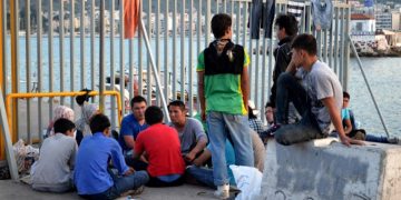 Εξέγερση μεταναστών και προσφύγων σε καταυλισμό της Μυτιλήνης