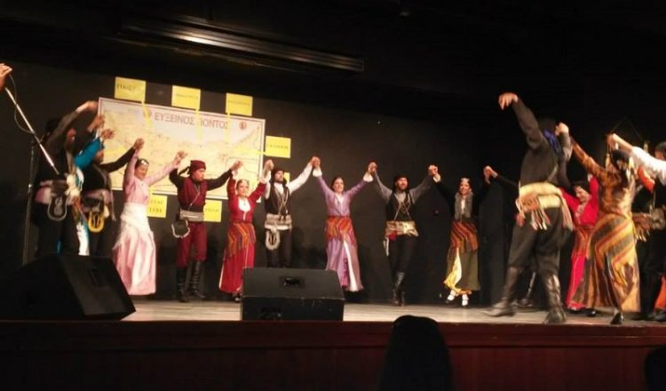 «Αναστορώ κι' αροθυμώ» – Η παράσταση που ζωντάνεψε τον Πόντο στην Καβάλα (βίντεο)