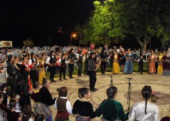 12 χρόνια η Εύξεινος Λέσχη Βέροιας αναβιώνει το έθιμο του Κλήδονα - Cover Image