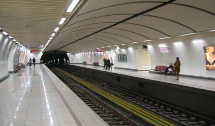 Στάση εργασίας στο Μετρό το πρωί της Παρασκευής