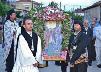 Οι Πόντιοι στη λιτάνευση της εικόνας Αγίων Αποστόλων Πέτρου και Παύλου (βίντεο)
