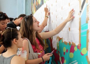 Πανελλήνιες 2015: Αναμένεται πτώση των βάσεων στις μεσαίες και υψηλόβαθμες σχολές