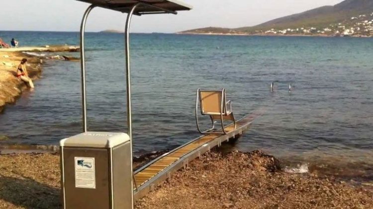 Ράμπες για ΑμεΑ σε παραλίες στην Ανάβυσσο και το Λαγονήσι