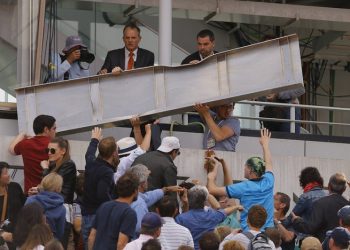 Παρ΄ολίγον τραγωδία στο Ρολάν Γκαρός! (φωτο-βίντεο)