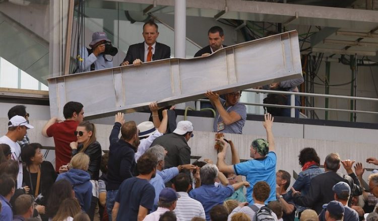 Παρ΄ολίγον τραγωδία στο Ρολάν Γκαρός! (φωτο-βίντεο)