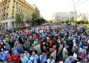 Συνταξιούχοι και ΠΑΜΕ διαδήλωσαν στο Σύνταγμα