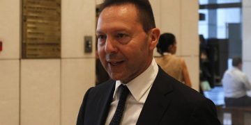 Η Ζωή καλεί Στουρνάρα στη Βουλή για τη Siemens