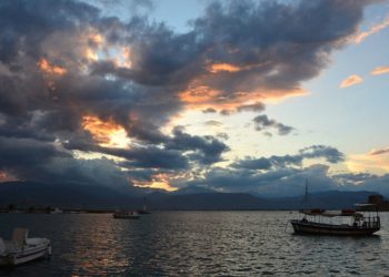 Άστατος καιρός με μπόρες και καταιγίδες την Τρίτη