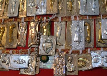 Έκλεψαν τάματα από εκκλησία