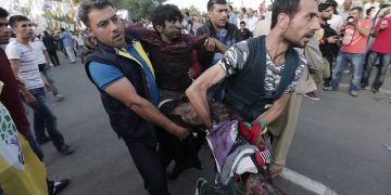 Βόμβα από φιάλη αερίου σκόρπισε το θάνατο στη συγκέντρωση του HDP