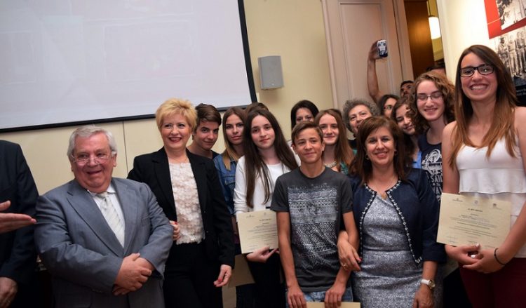 Βραβεύτηκαν 15χρονοι μαθητές σε διαγωνισμό για τη Μακεδονία (φωτο)