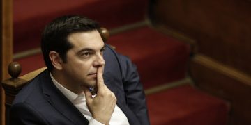 Премьер Греции считает выход из еврозоны глупостью или предательством