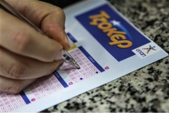 Χριστουγεννιάτικος μποναμάς με 4,3 εκατ. ευρώ στο Τζόκερ 5